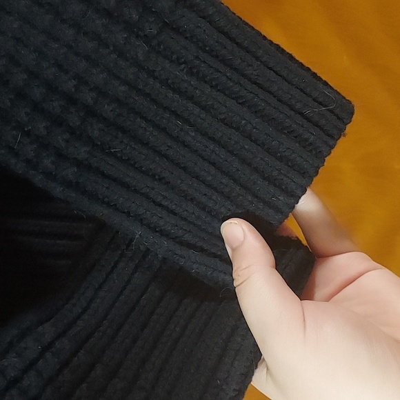 Banana Republic Turtle Neck Sweater - Picture 2 of 8